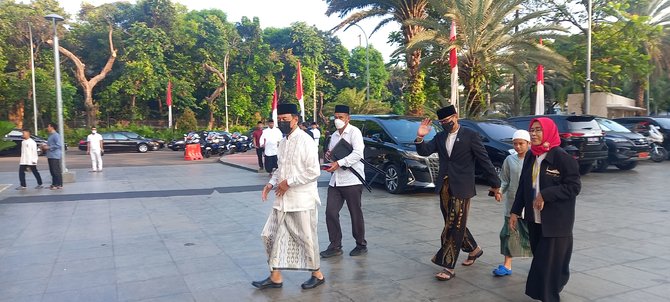 sandiaga uno salat id di masjid istiqlal