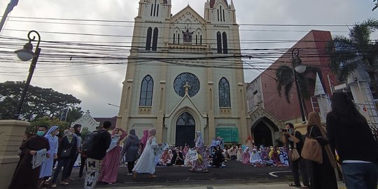 Indahnya Toleransi, Gereja di Malang Sediakan Halaman untuk Salat Idulfitri