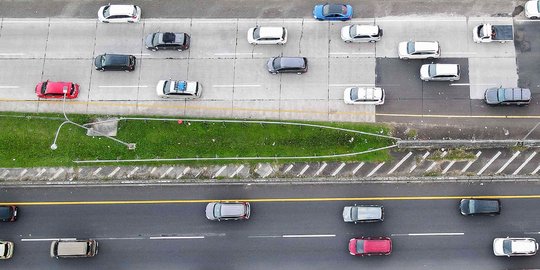 H+1 Lebaran 2023, Jalan Tol Cikampek Masih Padat Kendaraan