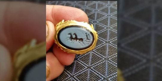 Cincin Emas 24 Karat Berusia 1.800 Tahun Ini Diduga Milik Orang Kaya Raya Era Romawi