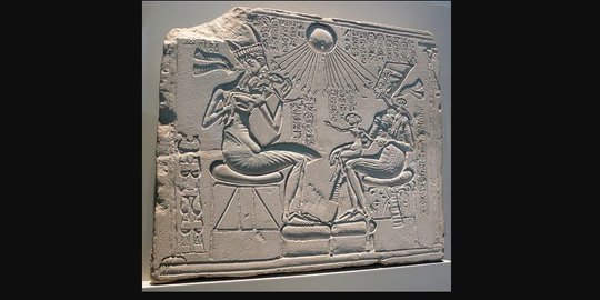 Kisah Cinta Legendaris Firaun Akhenaten & Nefertiti, Suka Bermesraan Depan Umum