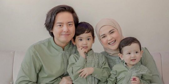 Jadi Warna Hits di Lebaran 2023, Intip Potret Deretan Keluarga Artis Pakai Warna Sage