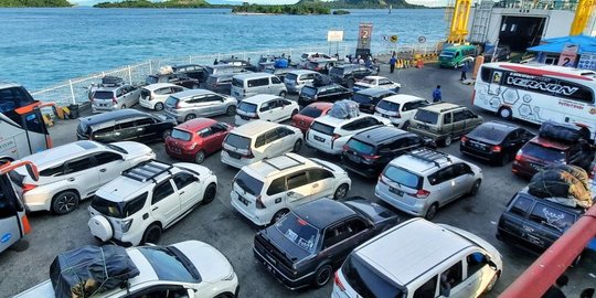 Viral Rombongan Mobil Mewah Diduga Serobot Antrean di Pelabuhan Bakauheni