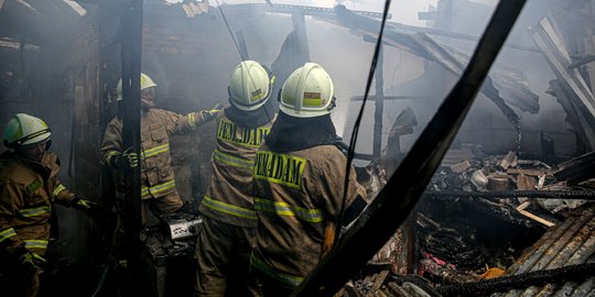 Di Tengah Cuaca Panas, Permukiman Kampung Muka di Pademangan Ludes Terbakar