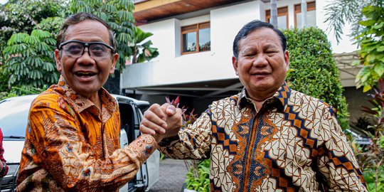 Kehangatan Prabowo Sambangi Mahfud MD di Rumah Dinas Menpolhukam