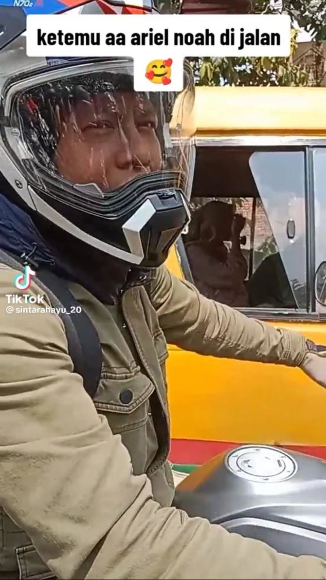 viral warganet abadikan momen bertemu ariel naik motor saat arus balik ramah banget