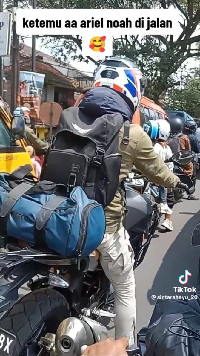 viral warganet abadikan momen bertemu ariel naik motor saat arus balik ramah banget