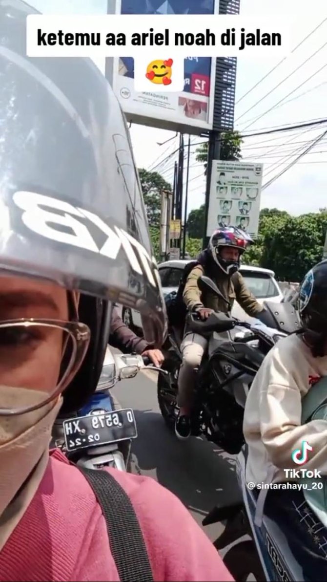 viral warganet abadikan momen bertemu ariel naik motor saat arus balik ramah banget