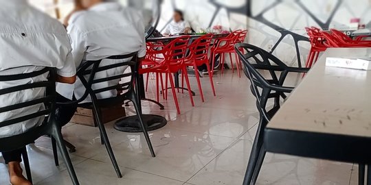 Hari Pertama Masuk Kerja ASN di Aceh Banyak 'Ngantor' di Warung Kopi