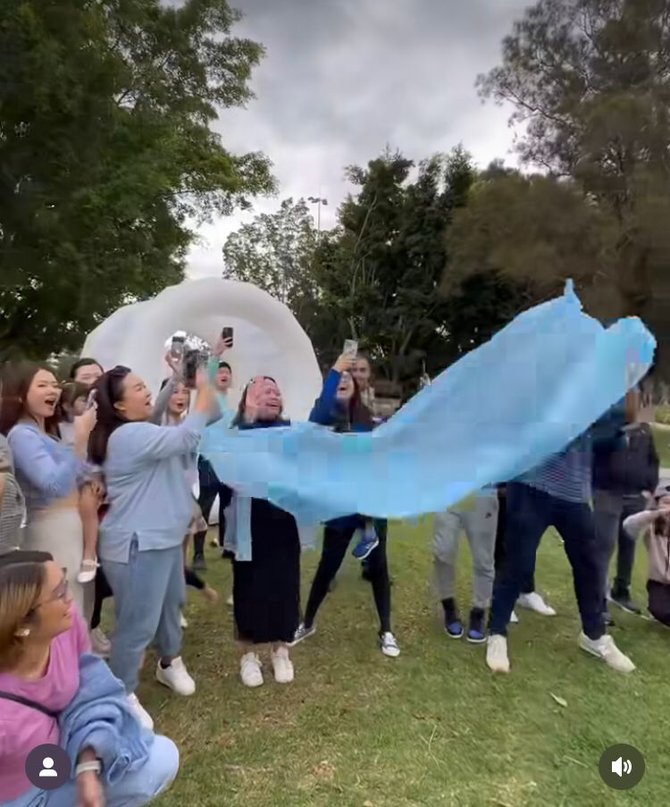 hamil anak kedua ini momen gender reveal acha sinaga yang kini tinggal di australia