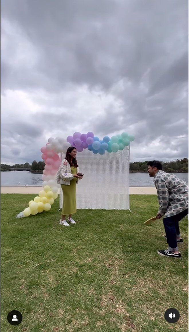 hamil anak kedua ini momen gender reveal acha sinaga yang kini tinggal di australia