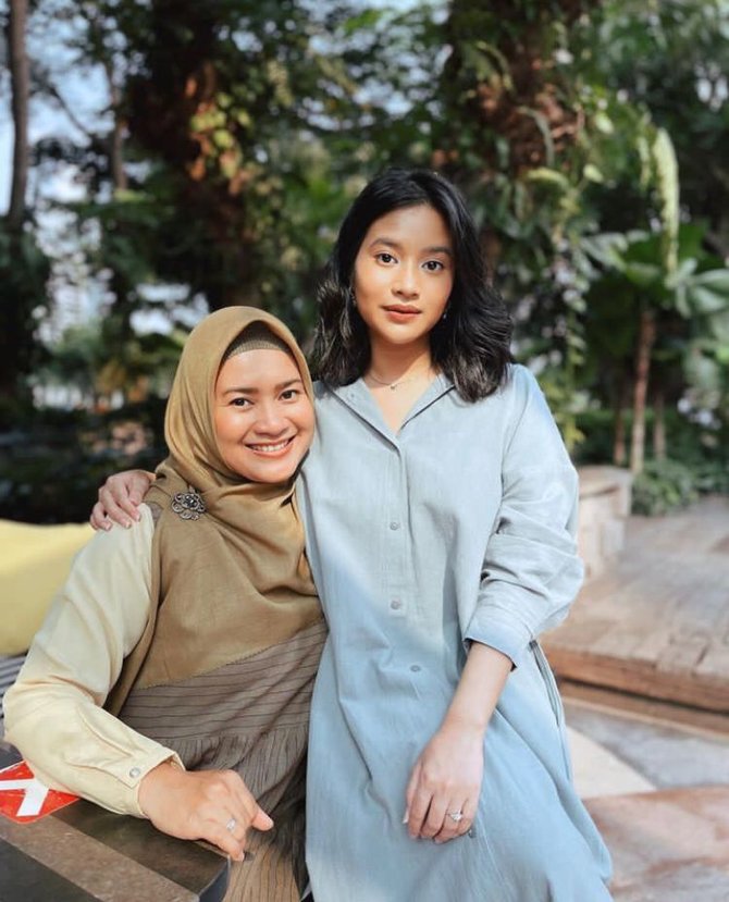 tak kalah cantik dari sang mama intip kebersamaan adira kania dan ikke nurjannah