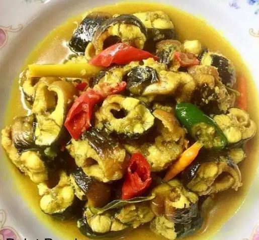 belut bumbu kuning