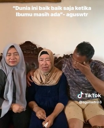 momen polisi terpisahkan dengan ibunya selama 26 tahun 039akhirnya bisa sungkem039