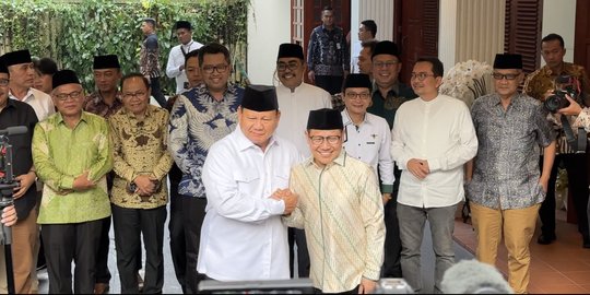 Senyum Merekah Prabowo dan Cak Imin Saat Bertemu di Kertanegara