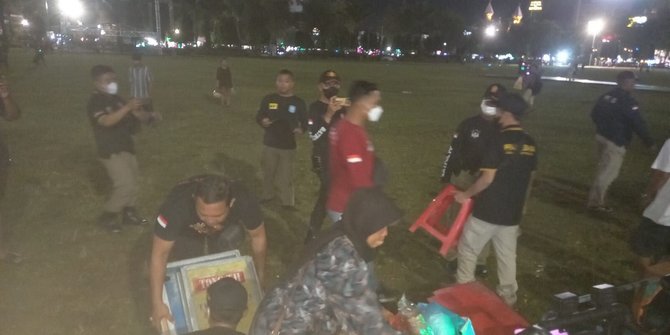 Nekat Dagang di Lapangan Simpang Lima Semarang, 40 Tenda PKL Liar Dibongkar Satpol PP