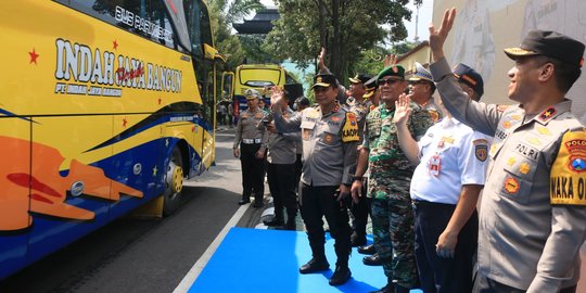 127 Bus Angkut Pemudik Balik Diberangkatkan Polda Jatim