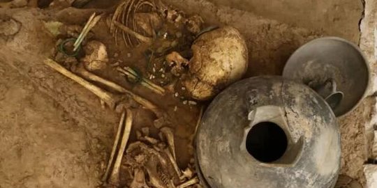 Kerangka Sembilan Anak Berusia 3.000 Tahun Ditemukan, Dikubur Bersama Kuda & Kambing