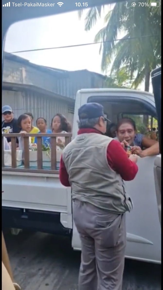 viral video susi pudjiastuti tampil sederhana saat akan ke pantai banjir pujian