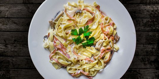 Resep Fettuccine Carbonara yang Creamy dan Gurih