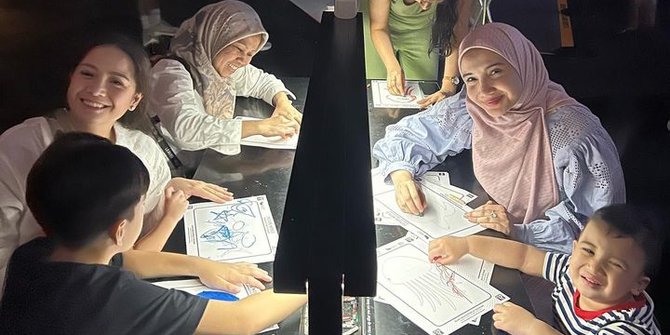 Keseruan Zaskia Sungkar Ajak Ukkasya Liburan di Singapore, Bertemu Nagita Slavina