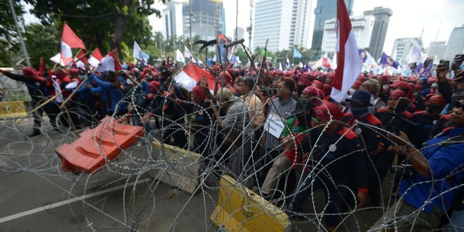 Dikepung Buruh Demo May Day, Tiga Rute Bus TransJakarta Tidak Beroperasi