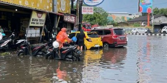 Potret Ruas Jalan di Jogja Tergenang Banjir, Pengendara Harus Hati-Hati