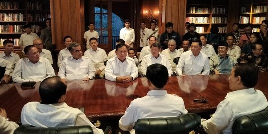 Prabowo Didampingi Hashim Sambut Wiranto dan Eks Kader Hanura di Hambalang