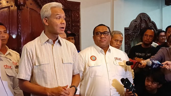 ganjar pranowo di wisma pemda pemerintah provinsi jawa tengah