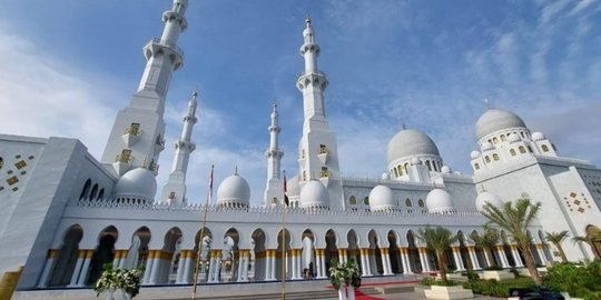 Gaji Karyawan Outsourcing Dipotong, Ini Kata Pengurus Masjid Raya Sheikh Zayed Solo