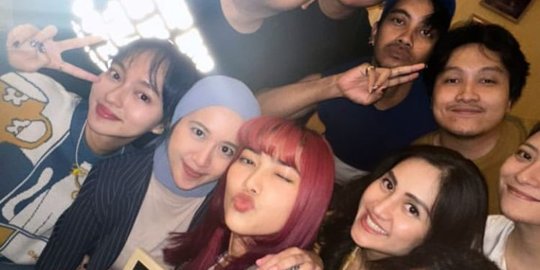 Genap 30 Tahun, Ini Momen Perayaan Ultah Isyana Sarasvati bareng Sahabat