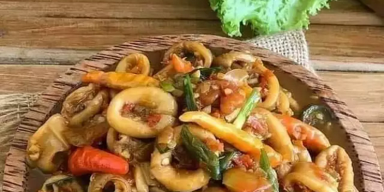 6 Resep Cumi Masak Pedas yang Lezat, Menu Makan Siang Favorit Keluarga