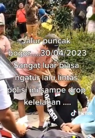 polisi kelelahan urai kemacetan