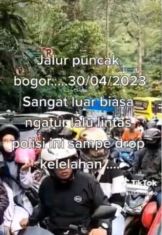 polisi kelelahan urai kemacetan