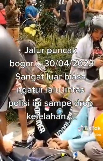 polisi kelelahan urai kemacetan