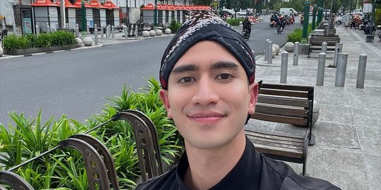 Unggahan Verrell Pakai Baju Adat Jawa Bikin Heboh, Netizen Ramai Sebut Natasha Wilona