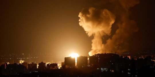 Penampakan Jalur Gaza Membara Dihujani Serangan Rudal Israel