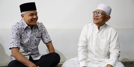 Ganjar Pranowo Sowan ke Gus Mus di Rembang