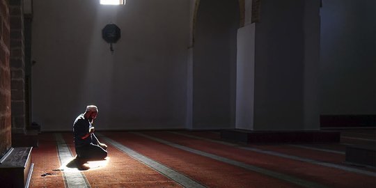 Niat Sholat Jamak Maghrib dan Isya, Lengkap dengan Rakaatnya