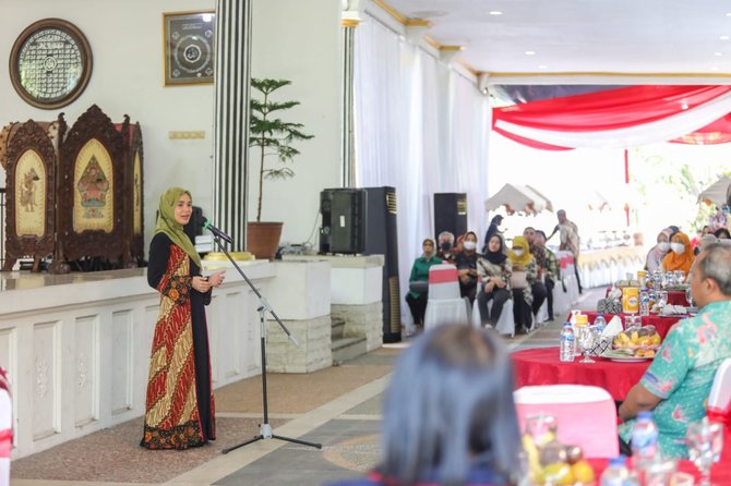 keseruan atikoh ganjar pranowo syawalan bareng pkk