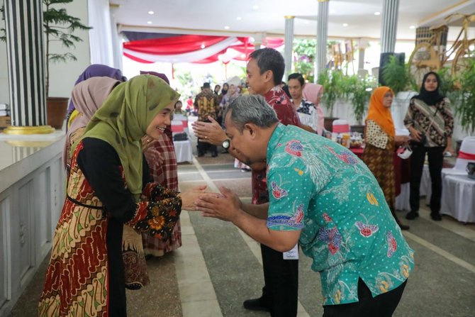 keseruan atikoh ganjar pranowo syawalan bareng pkk