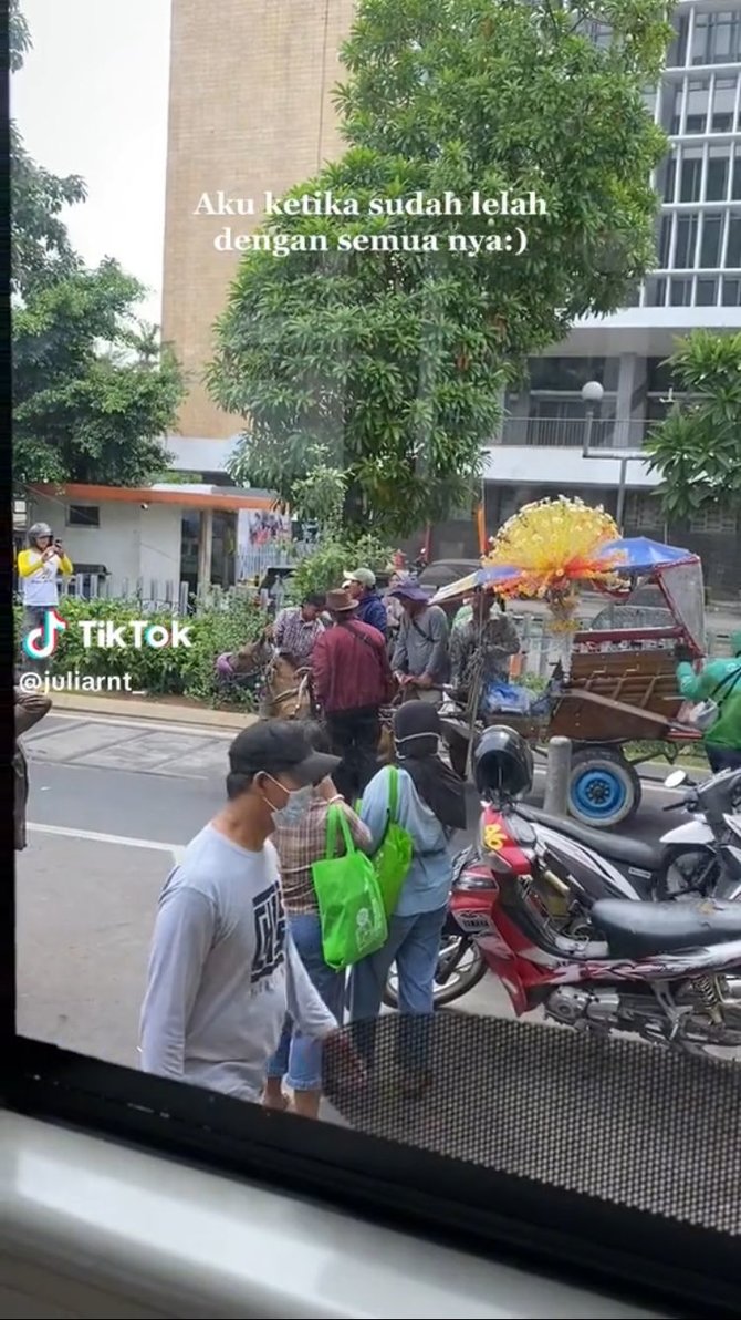 viral video kuda delman ambruk di tengah jalan diduga kelelahan