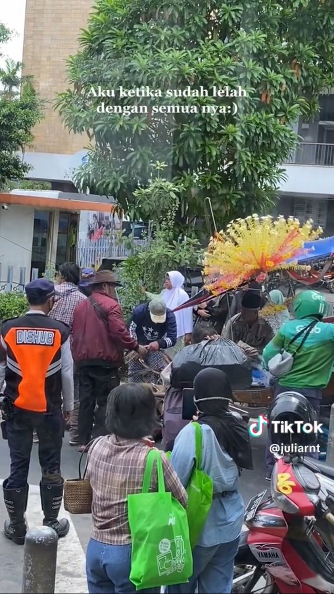 viral video kuda delman ambruk di tengah jalan diduga kelelahan