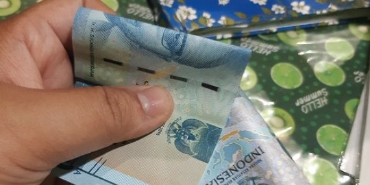 Viral Pedagang Tak Bisa Bedakan Uang Rp50 Ribu & Rp2 Ribu, Bikin Bingung