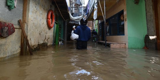 Kebon Pala Terendam Banjir hingga 1,5 Meter Akibat Kali Ciliwung Meluap