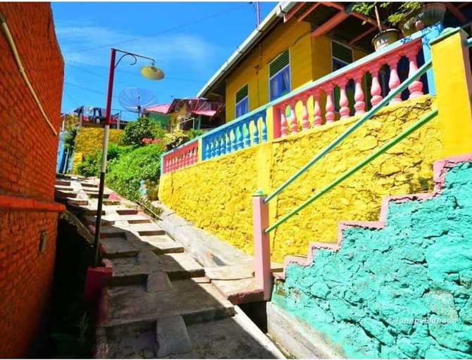 destinasi wisata baru 4 potret kampung warna warni tigahirit di danau toba