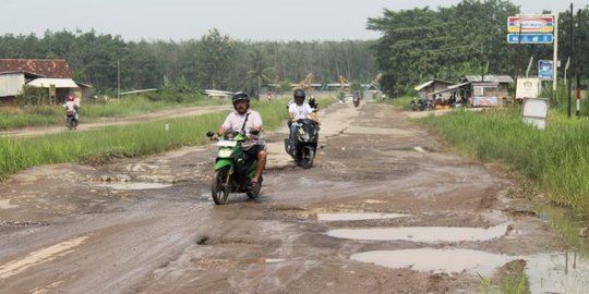 Besok, Jokowi Terbang ke Lampung Cek Jalan Rusak yang Viral