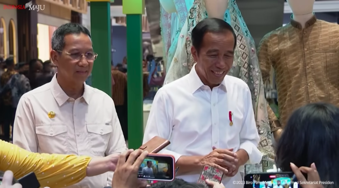 jokowi tinjau jalanan lampung hendak pastikan kebenaran video yang viral di medsos