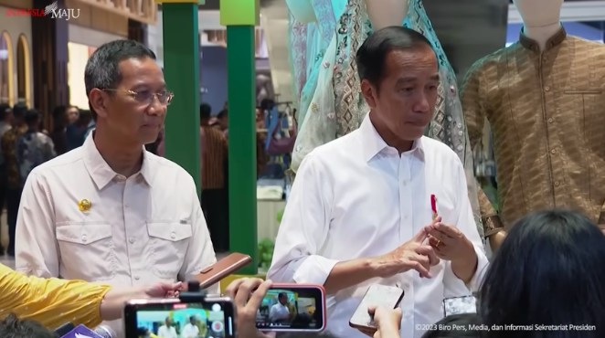jokowi tinjau jalanan lampung hendak pastikan kebenaran video yang viral di medsos