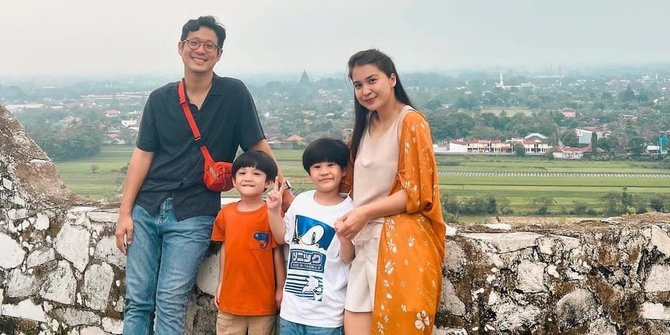 Disebut Keluarga Vampire, Potret Putri Titian Bareng Suami & Anak Liburan di Jogja